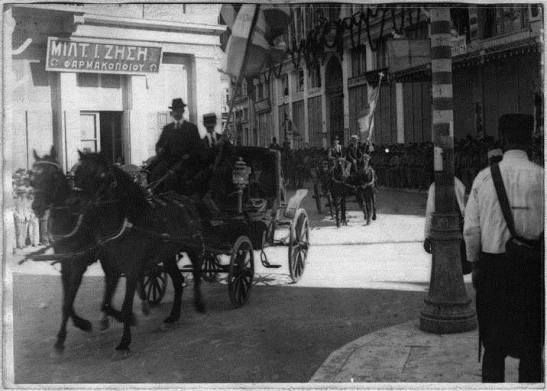 Αθήνα, πλατεία Μητροπόλεως, Φαρμακείο Ζήση, Σεπτέμβριος 1917, φωτογρ. Pierre C. Machard